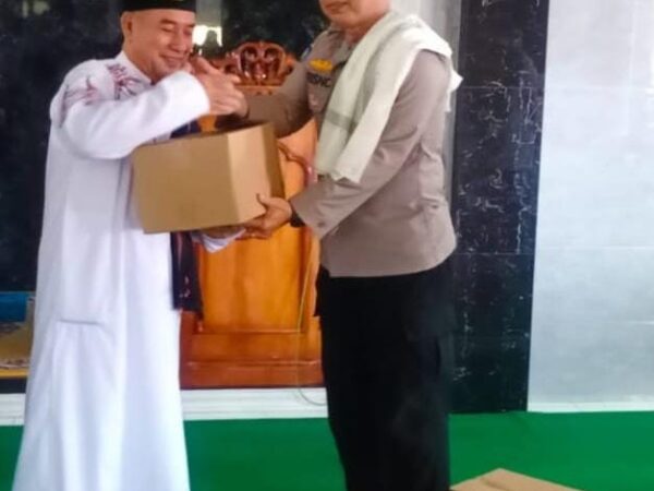 KASAT BINMAS POLRESTA BANYUMAS KOMPOL .H. SOETRISNO. SH. MH KHOTBAH JUM'AT DI MASJID NUURUL IKHLAASH