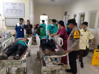 Tabrakan di Depan Sekolah Pengadegan, Dua Siswi Dilarikan ke Rumah Sakit