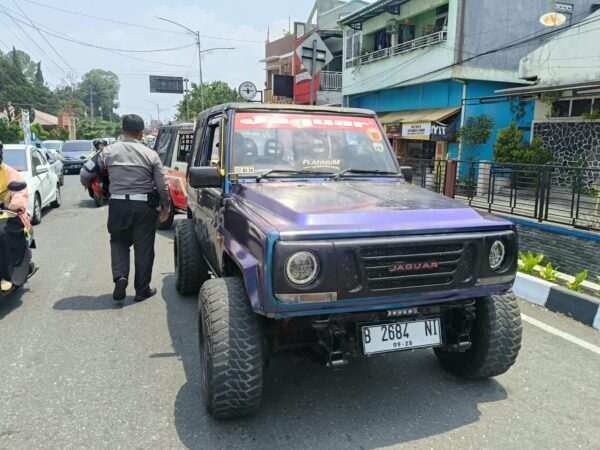 Polres Wonosobo Gencarkan Razia Jeep Wisata Langgar Aturan di Jalan Raya